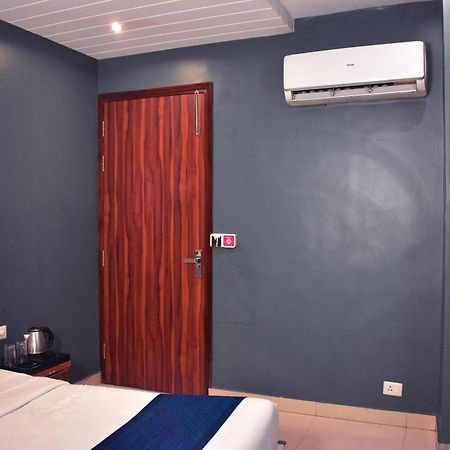 Qotel Hotel Church House Rohini Sector 15 Delhi  Exterior foto