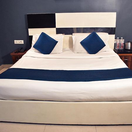Qotel Hotel Church House Rohini Sector 15 Delhi  Exterior foto