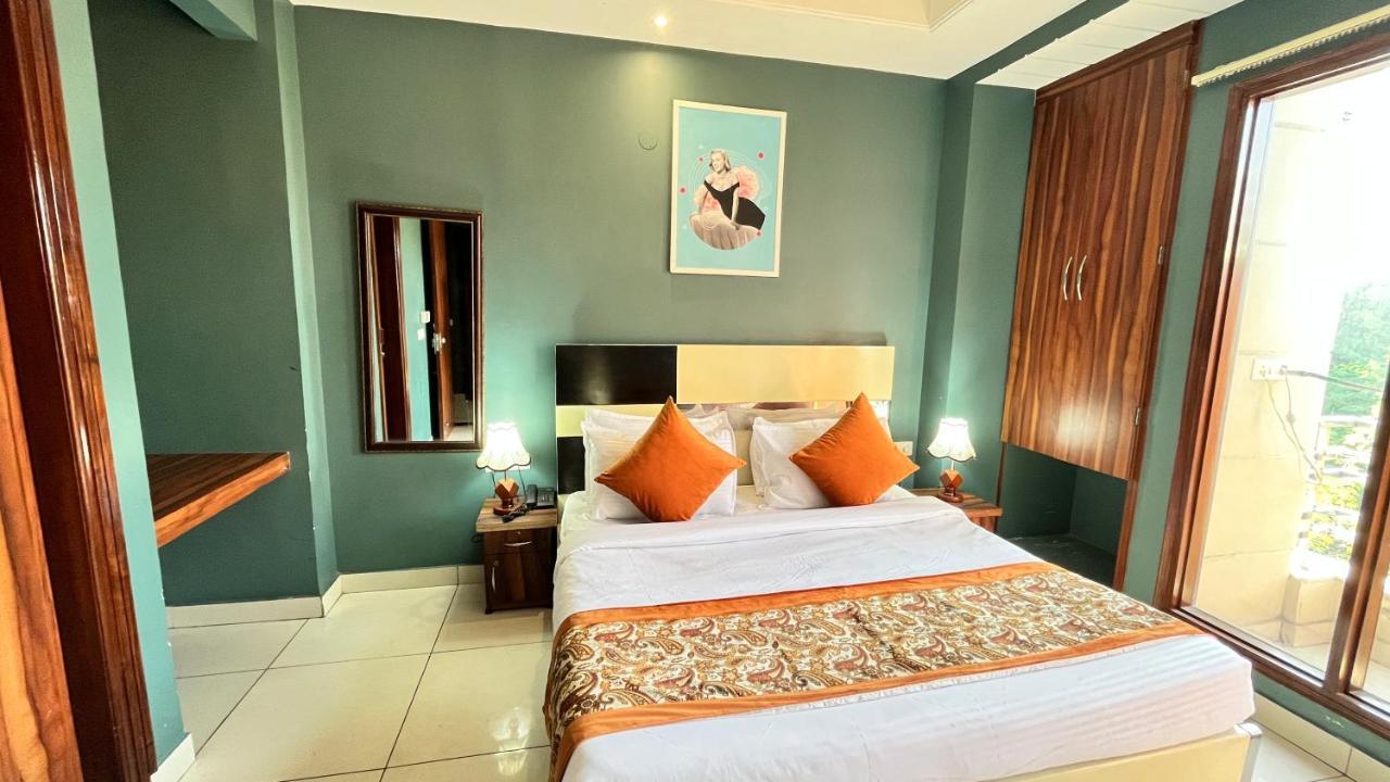 Qotel Hotel Church House Rohini Sector 15 Delhi  Exterior foto
