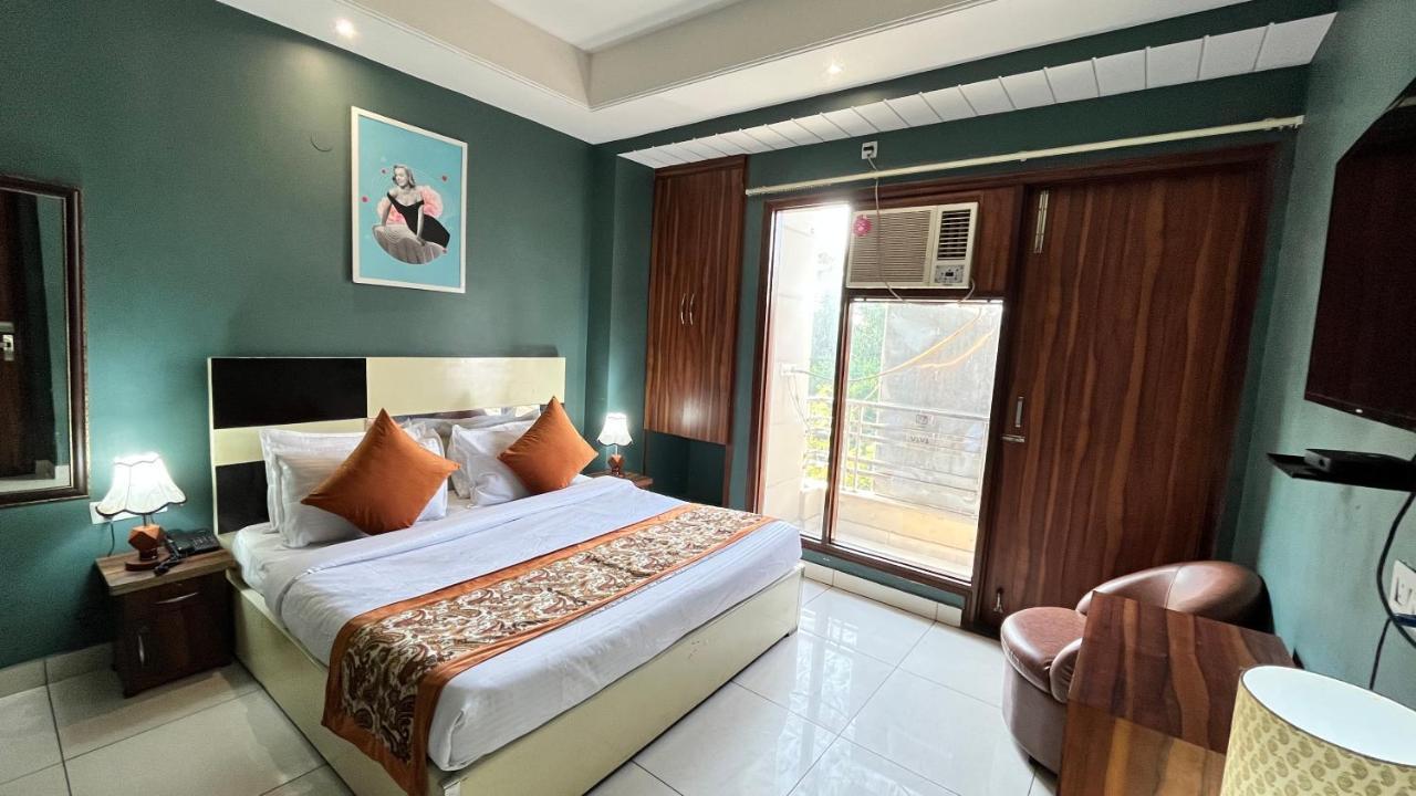 Qotel Hotel Church House Rohini Sector 15 Delhi  Exterior foto