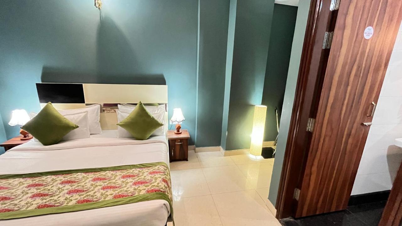 Qotel Hotel Church House Rohini Sector 15 Delhi  Exterior foto