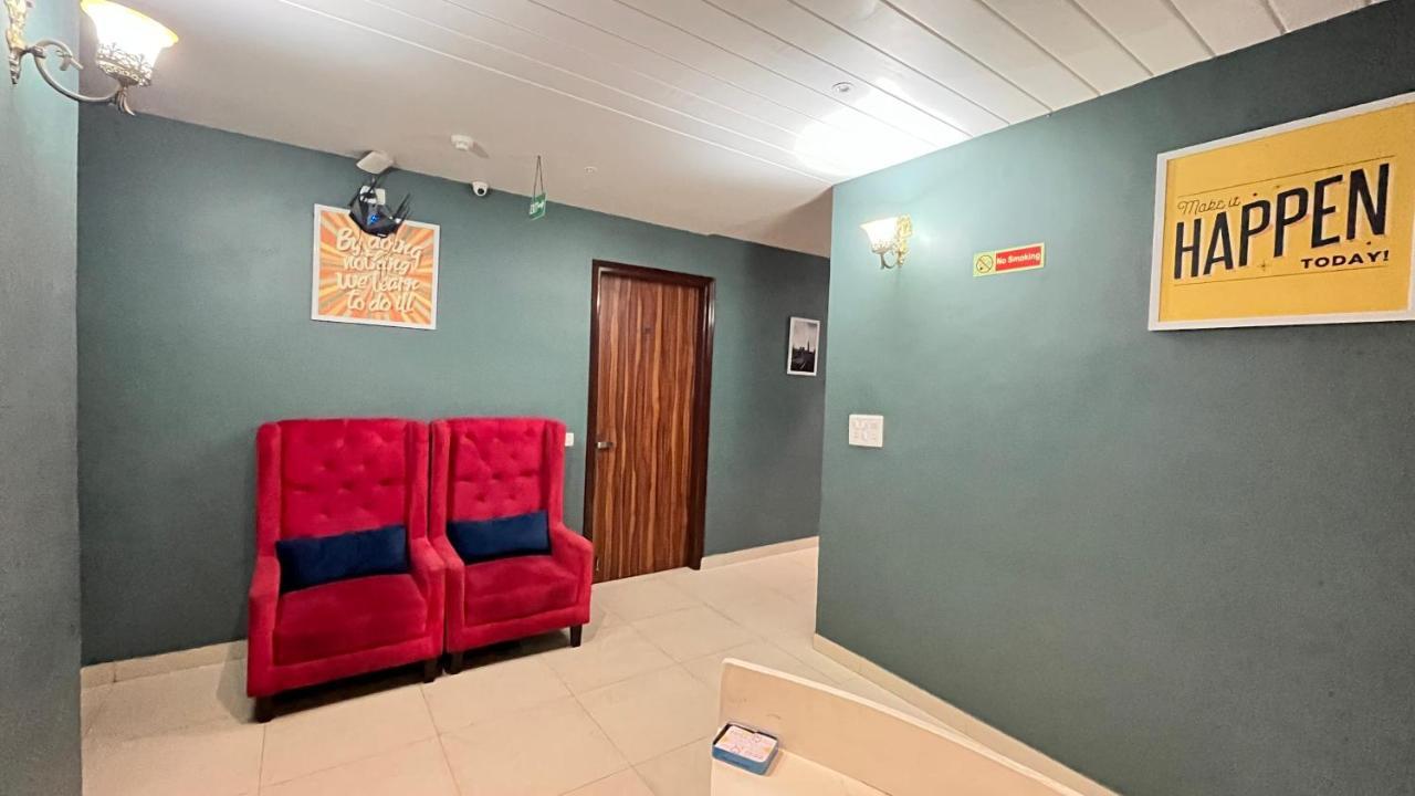 Qotel Hotel Church House Rohini Sector 15 Delhi  Exterior foto