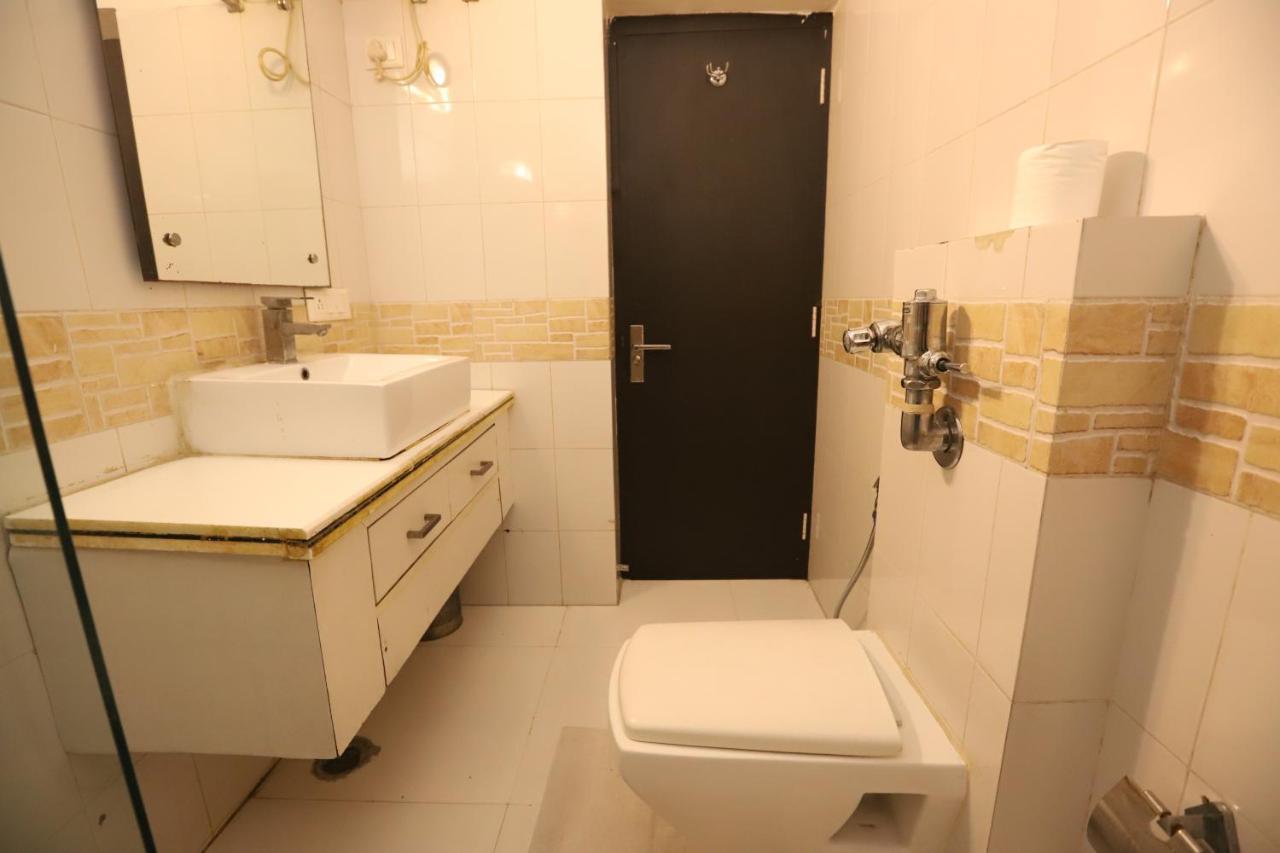 Qotel Hotel Church House Rohini Sector 15 Delhi  Exterior foto