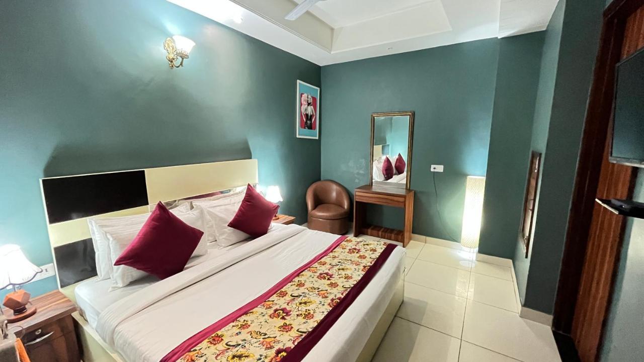 Qotel Hotel Church House Rohini Sector 15 Delhi  Exterior foto