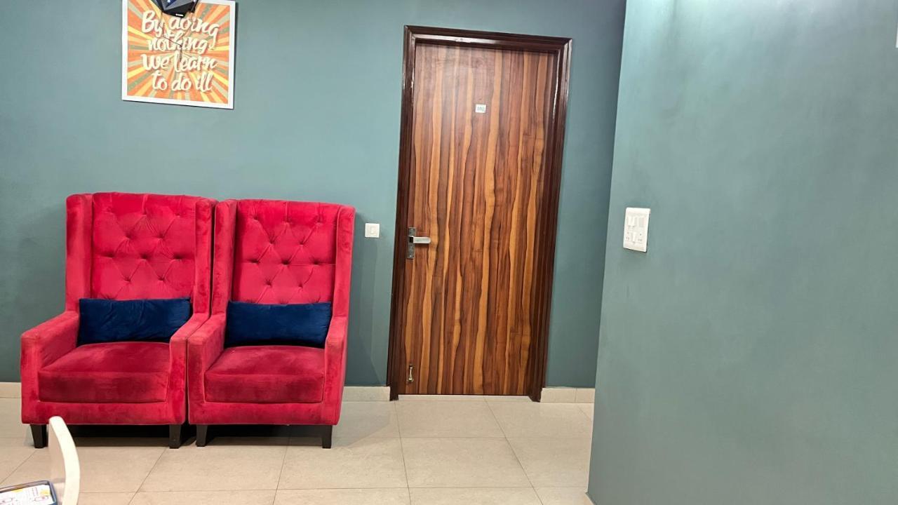 Qotel Hotel Church House Rohini Sector 15 Delhi  Exterior foto