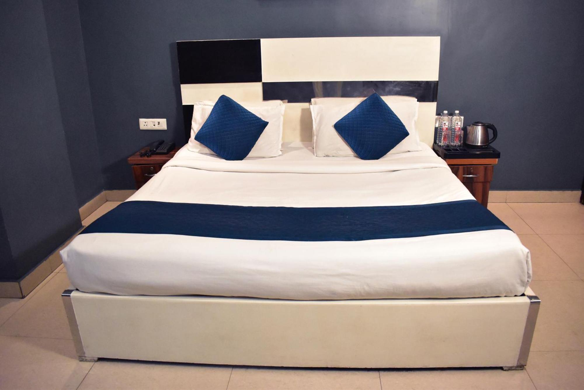Qotel Hotel Church House Rohini Sector 15 Delhi  Exterior foto